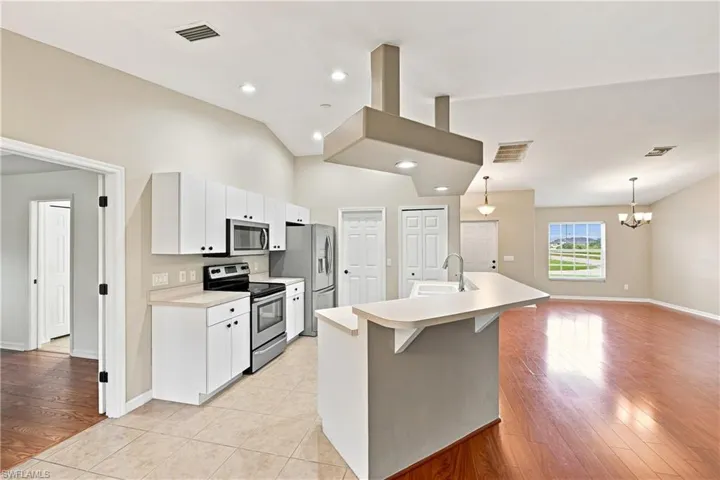 4155 Ne 15th Pl, Cape Coral, Florida 33909