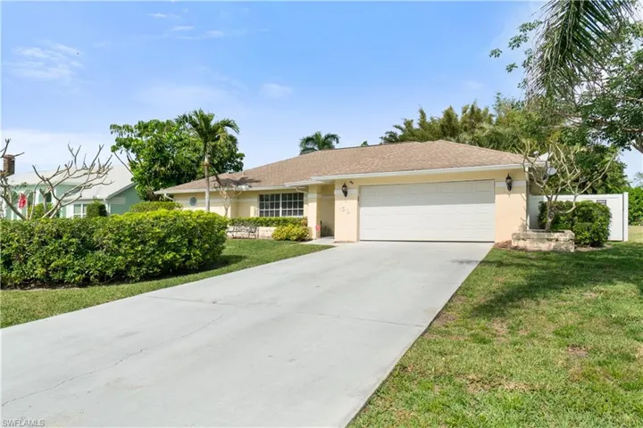 159  Oakwood  CT, Naples, FL 34110