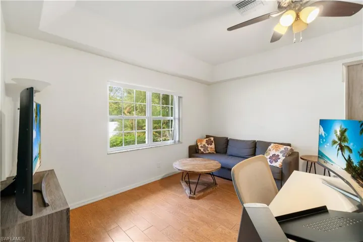 159  Oakwood  CT, Naples, FL 34110