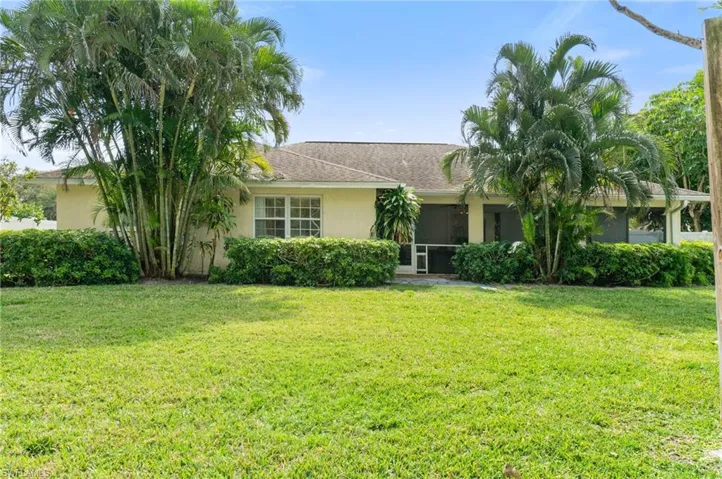159  Oakwood  CT, Naples, FL 34110