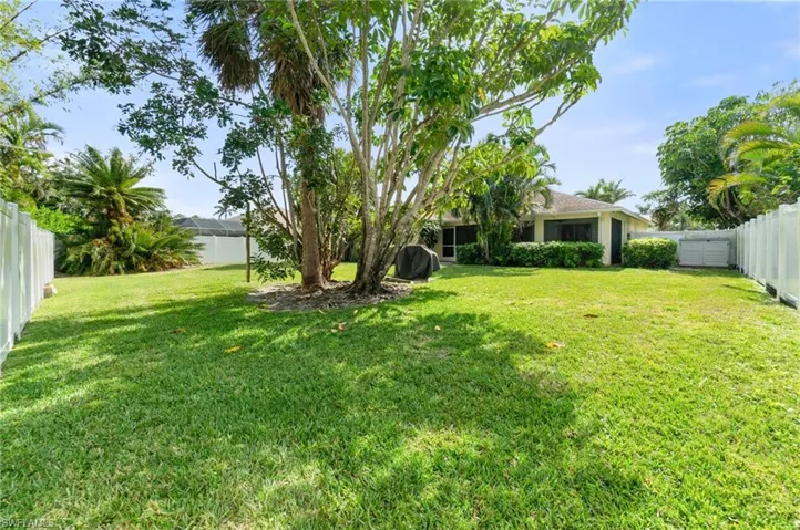 159  Oakwood  CT, Naples, FL 34110