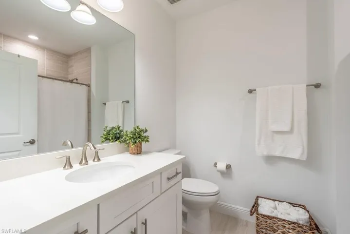 Double sinks primary bath