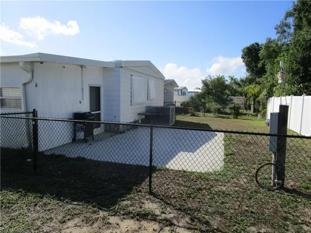 Fenced rear yard