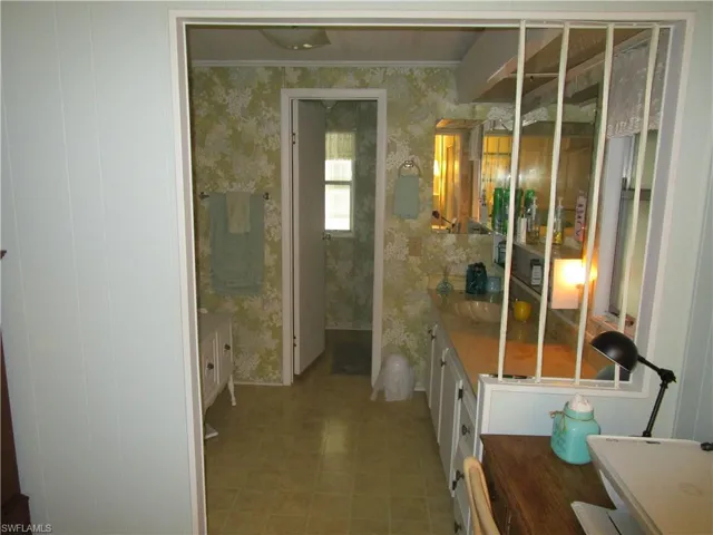 Primary bath area