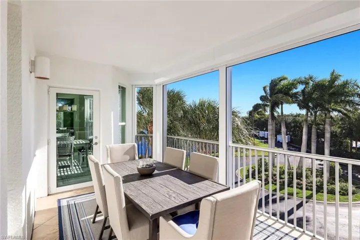 Large Sunny Lanai Dining Area