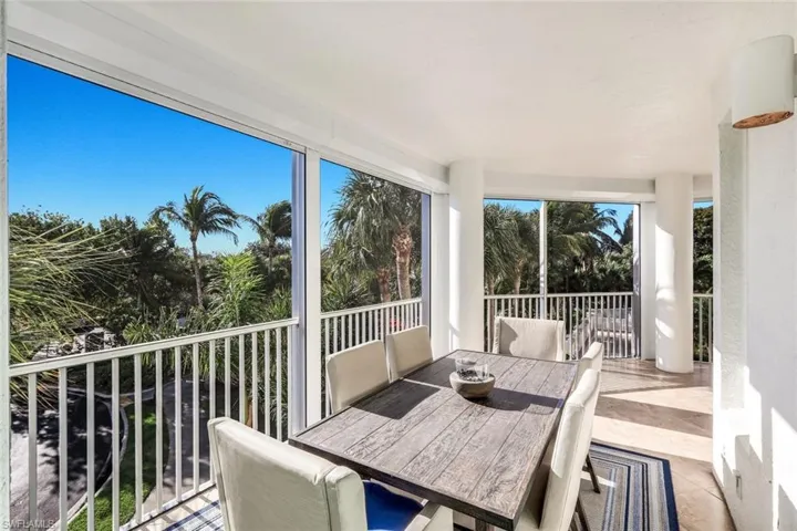 Lanai South Facing Dining Area