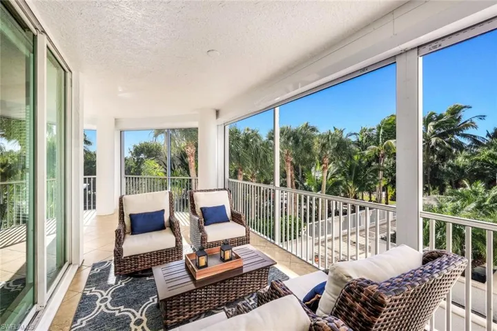 Tropical Paradise on this wrap-around lanai