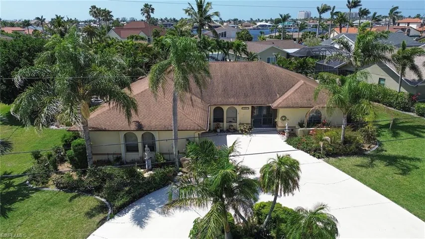 View of front of house featuring fence, a front lawn, stucco siding, and concrete driveway