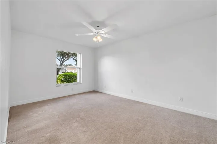 2nd bedroom with ceiling fan
