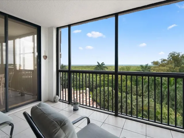 6075 Pelican Bay Blvd 506, Naples, Florida 34108