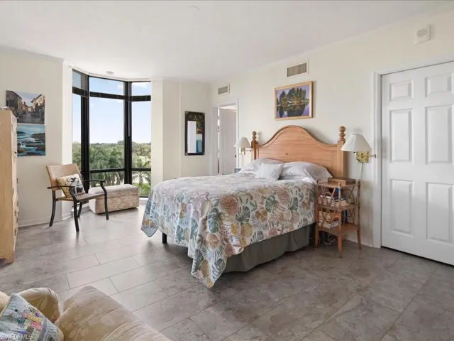 6075 Pelican Bay Blvd 506, Naples, Florida 34108
