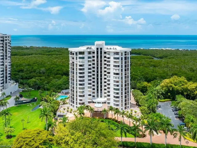 6075 Pelican Bay Blvd 506, Naples, Florida 34108