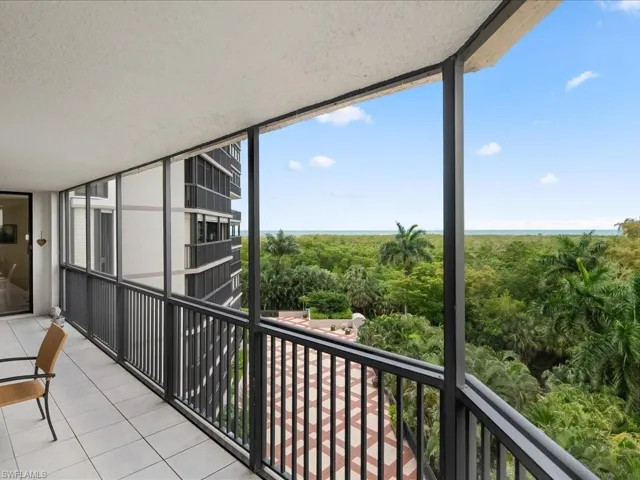 6075 Pelican Bay Blvd 506, Naples, Florida 34108