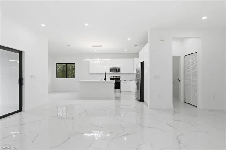 161 Blackstone Dr, Fort Myers, Florida 33913