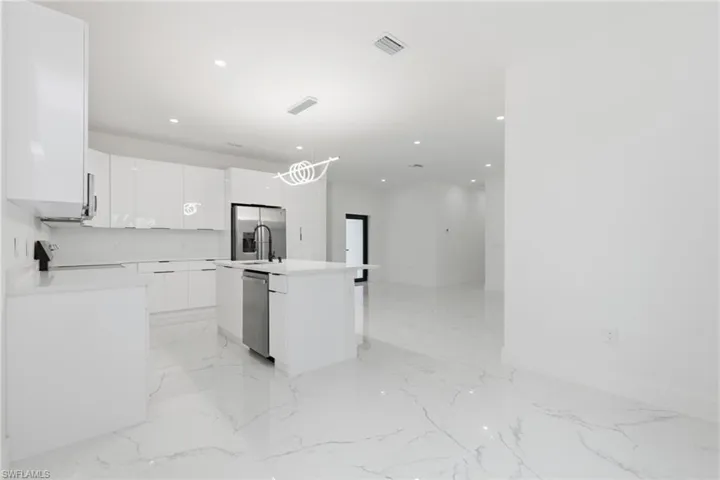 161 Blackstone Dr, Fort Myers, Florida 33913