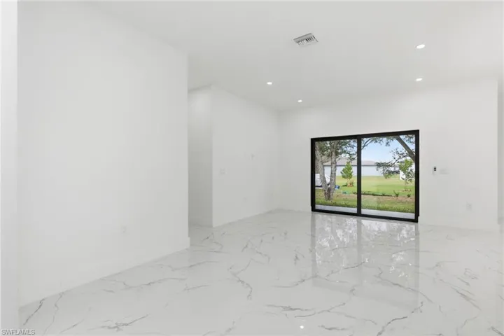 161 Blackstone Dr, Fort Myers, Florida 33913