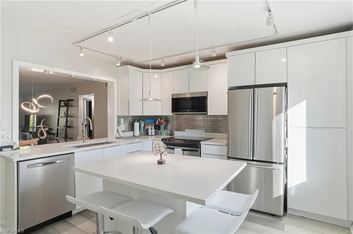 2828  Jackson  ST, Fort Myers, FL 33901