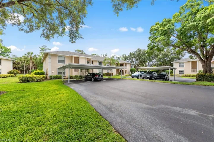 621  Squire  CIR, Naples, FL 34104