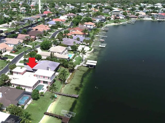 Bird's eye view of lake community