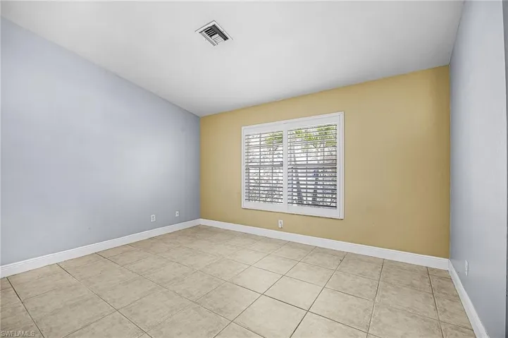 Spare room featuring light tile patterned flooring