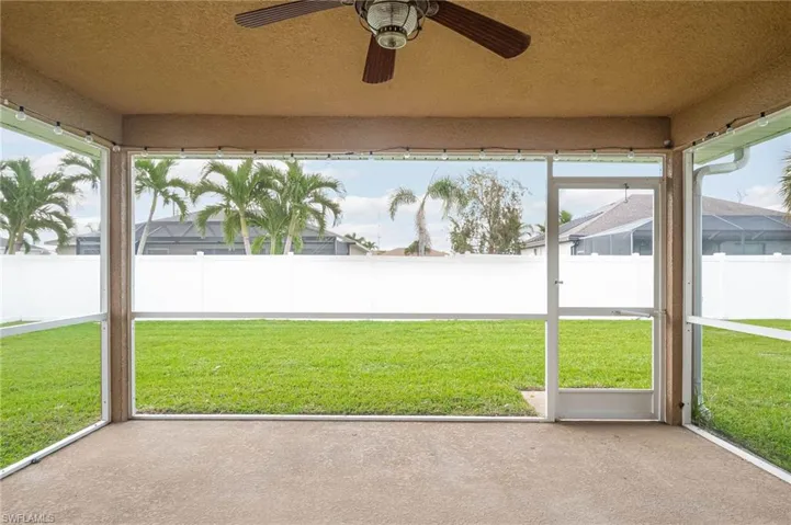 Unfurnished porch with a ceiling fan