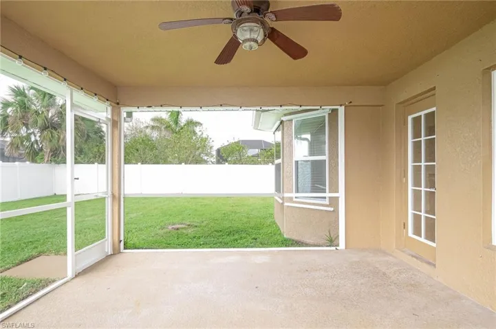 Unfurnished porch featuring a ceiling fan