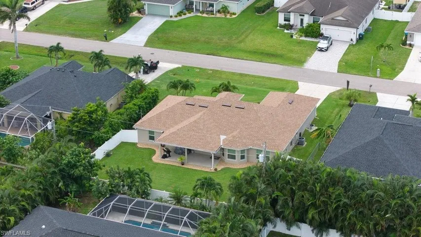 Birds eye view of property