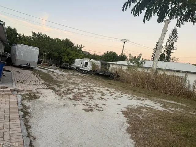1569 Maple Dr, Fort Myers, Florida 33907