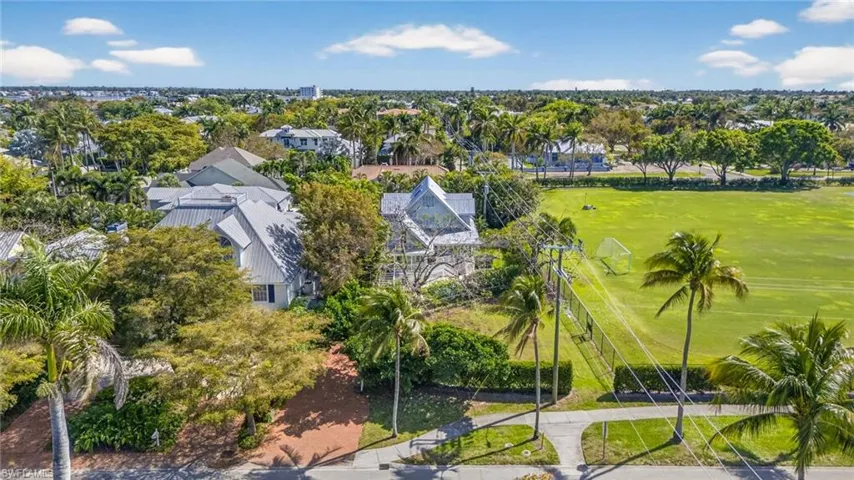 660 8th Ave S, Naples, Florida 34102