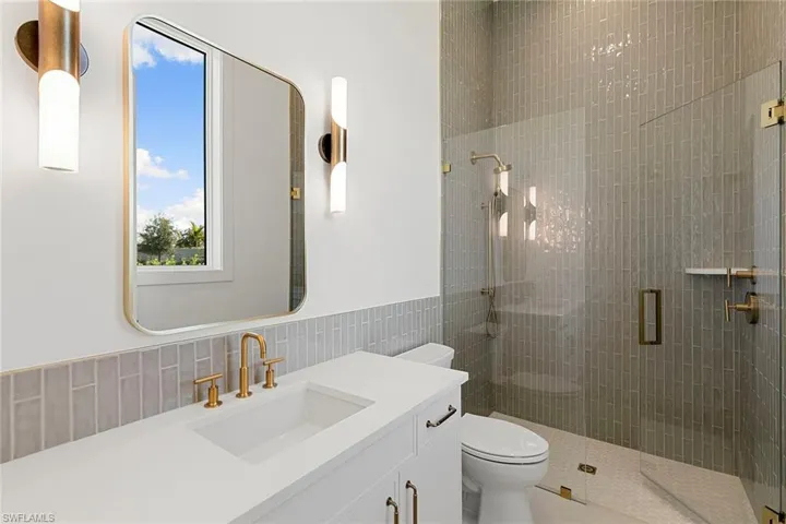 En suite for bedroom 2