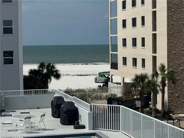 Direct access to the beach