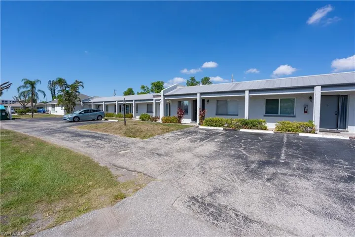 4608 SE 4th  PL, Cape Coral, FL 33904