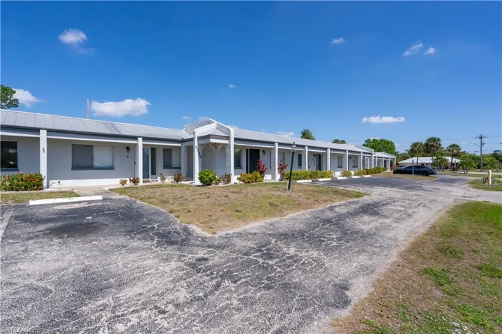 4608 SE 4th  PL, Cape Coral, FL 33904