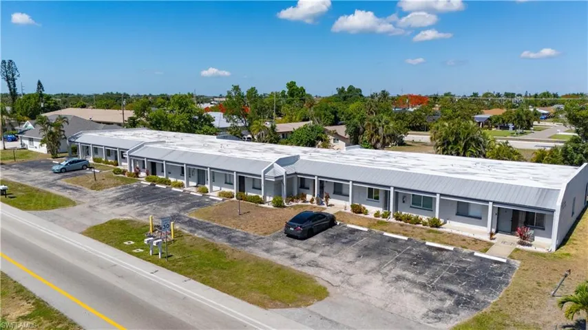 4608 SE 4th  PL, Cape Coral, FL 33904