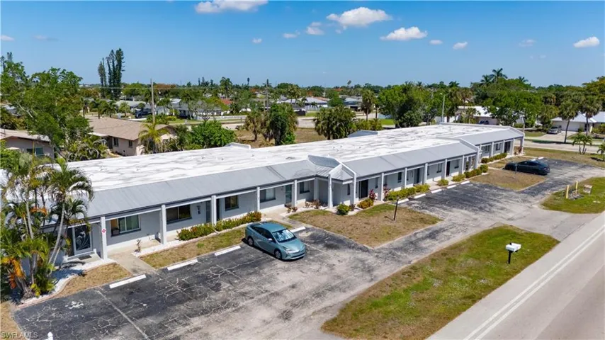 4608 SE 4th  PL, Cape Coral, FL 33904
