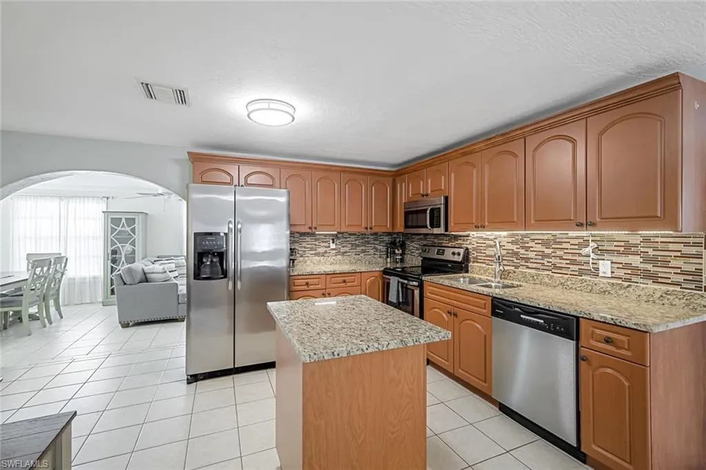 814 107th AVE, Naples, FL 34108,225014829