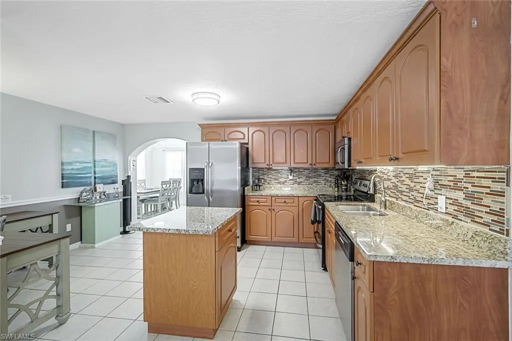 814 107th AVE, Naples, FL 34108,225014829