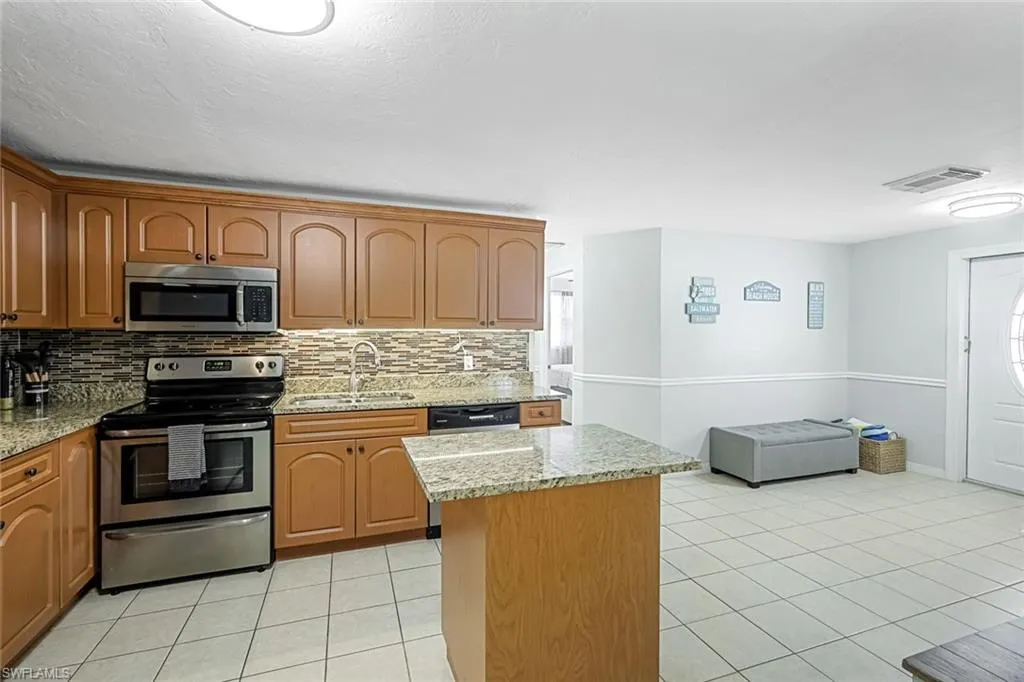 814 107th AVE, Naples, FL 34108,225014829
