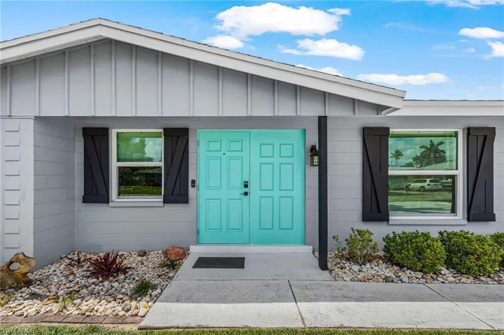 776  Entrada S DR, Fort Myers, FL 33919