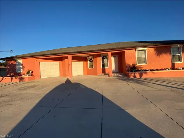 Ranch-style house featuring a garage