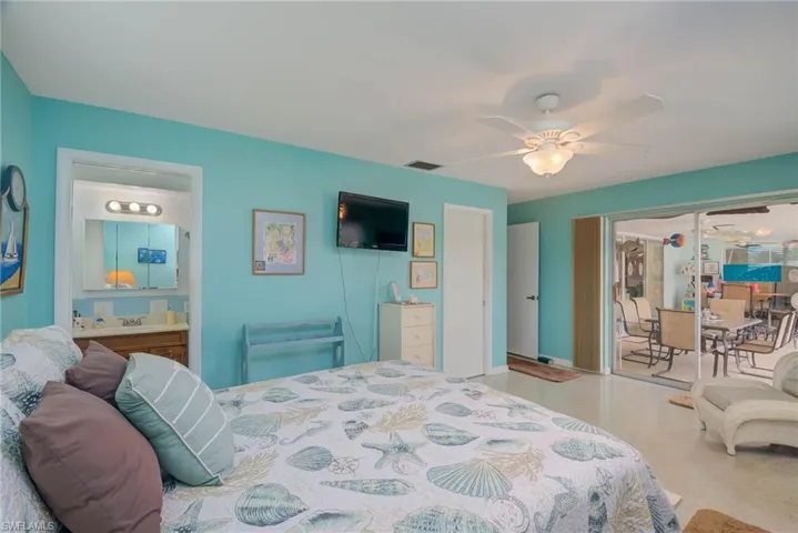Bedroom with ceiling fan