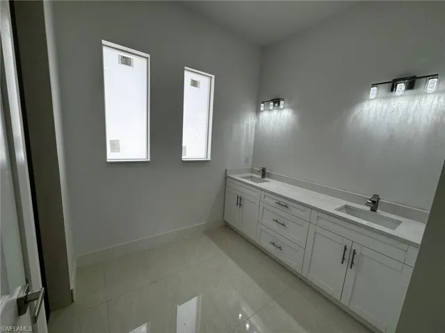 2810  9th W ST, Lehigh Acres, FL 33971