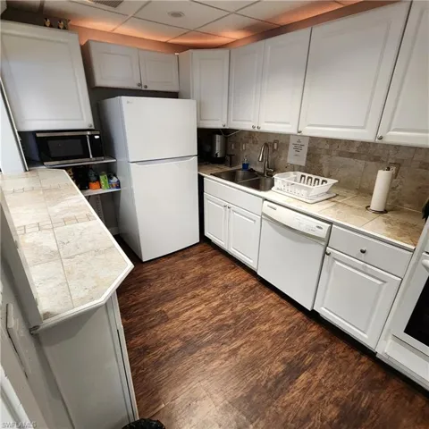 Pine Ridge Kitchen At Clubhouse