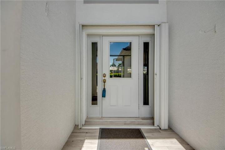 Screened Entry with plank tile flooring.