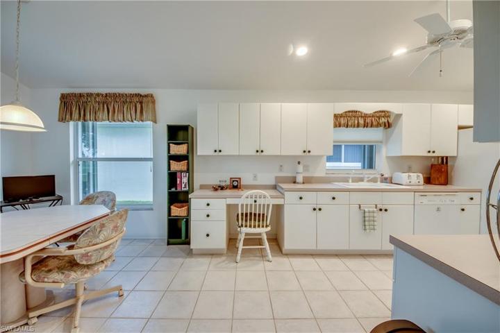 Kitchen desk with additional upper cabinets.  Kitchen doors and drawers upgraded to Thermofoil.