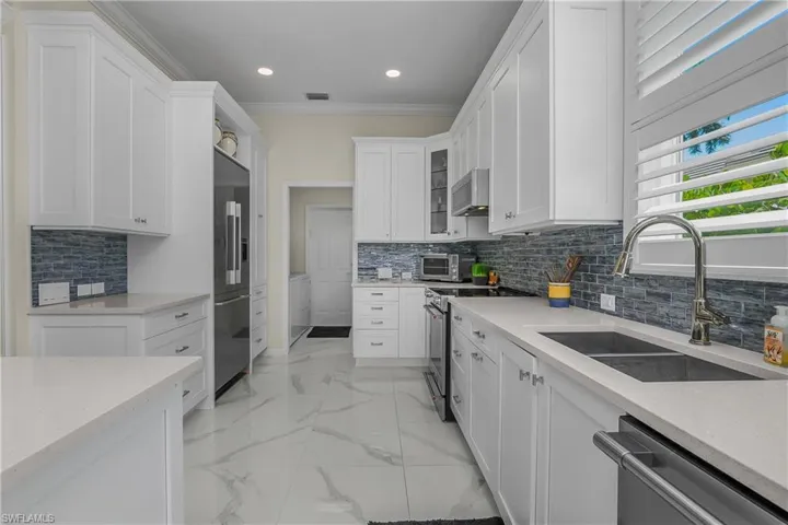 6099 Fairway Ct, Naples, Florida 34110