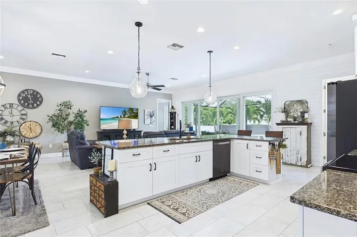 437 Nw 38th Pl, Cape Coral, Florida 33993