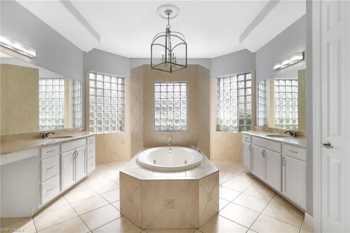 19428 La Serena Dr, Estero, Florida 33967