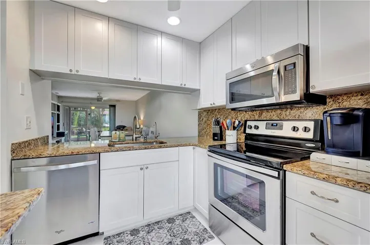 Kitchen with pass-throug