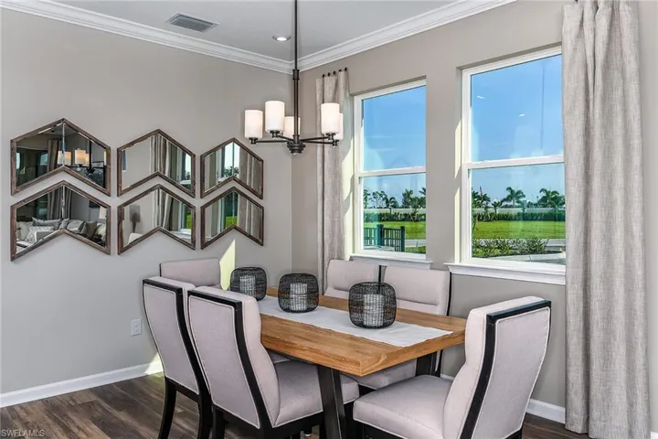 Model Dining
